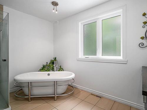 Salle de bains - 915 Rue De Touraine, Saint-Jérôme, QC - Indoor Photo Showing Bathroom