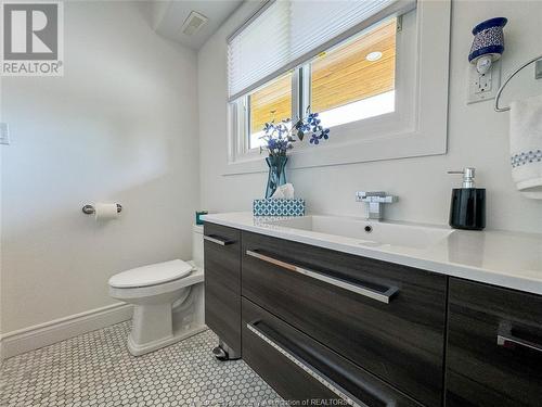 8235 Riverside Dr E, Windsor, ON - Indoor Photo Showing Bathroom