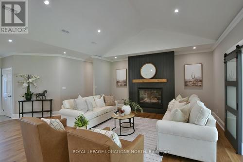 4 Laurel Boulevard, Collingwood, ON - Indoor Photo Showing Living Room With Fireplace