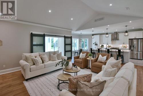 4 Laurel Boulevard, Collingwood, ON - Indoor Photo Showing Living Room