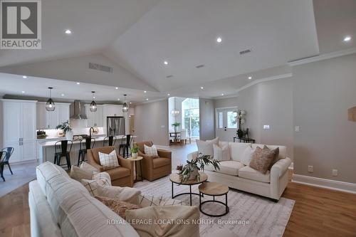 4 Laurel Boulevard, Collingwood, ON - Indoor Photo Showing Living Room