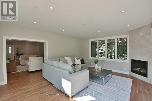 4 Laurel Boulevard, Collingwood, ON - Indoor Photo Showing Living Room With Fireplace