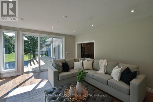 4 Laurel Boulevard, Collingwood, ON - Indoor Photo Showing Living Room