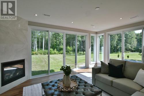 4 Laurel Boulevard, Collingwood, ON - Indoor Photo Showing Living Room With Fireplace