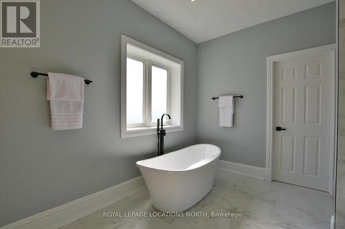 4 Laurel Boulevard, Collingwood, ON - Indoor Photo Showing Bathroom