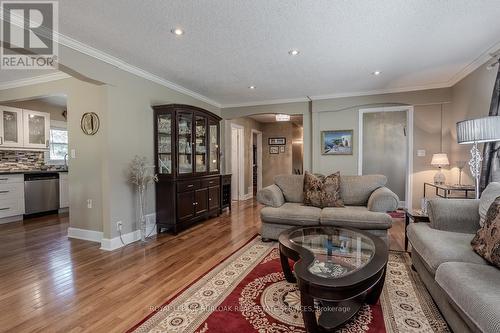 989 North Shore Boulevard W, Burlington (Bayview), ON - Indoor Photo Showing Living Room