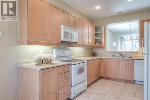 22 Faldos Flight, Whitchurch-Stouffville (Ballantrae), ON - Indoor Photo Showing Kitchen With Double Sink