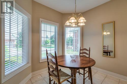 22 Faldos Flight, Whitchurch-Stouffville, ON - Indoor Photo Showing Dining Room