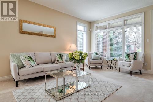 22 Faldos Flight, Whitchurch-Stouffville (Ballantrae), ON - Indoor Photo Showing Living Room