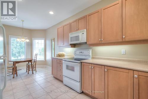 22 Faldos Flight, Whitchurch-Stouffville, ON - Indoor Photo Showing Kitchen