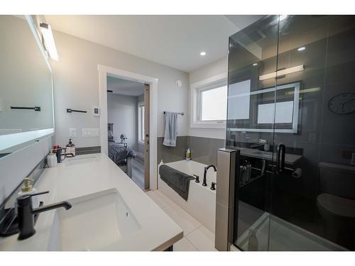 2992 Eagle Ridge Point N, Cranbrook, BC - Indoor Photo Showing Bathroom