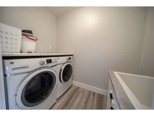 2992 Eagle Ridge Point N, Cranbrook, BC - Indoor Photo Showing Laundry Room