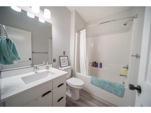 2992 Eagle Ridge Point N, Cranbrook, BC - Indoor Photo Showing Bathroom