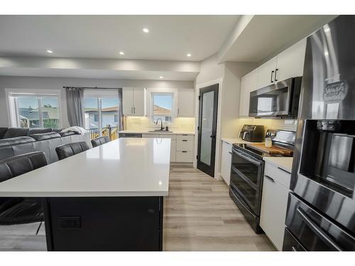 2992 Eagle Ridge Point N, Cranbrook, BC - Indoor Photo Showing Kitchen With Upgraded Kitchen