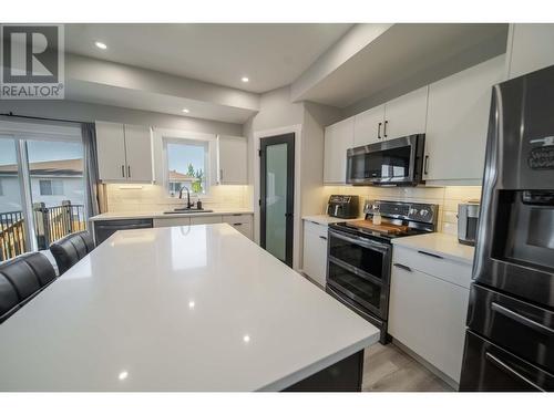 2992 Eagle Ridge  N Point, Cranbrook, BC - Indoor Photo Showing Kitchen With Upgraded Kitchen