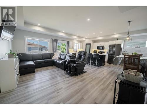 2992 Eagle Ridge  N Point, Cranbrook, BC - Indoor Photo Showing Living Room