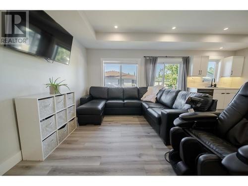 2992 Eagle Ridge  N Point, Cranbrook, BC - Indoor Photo Showing Living Room