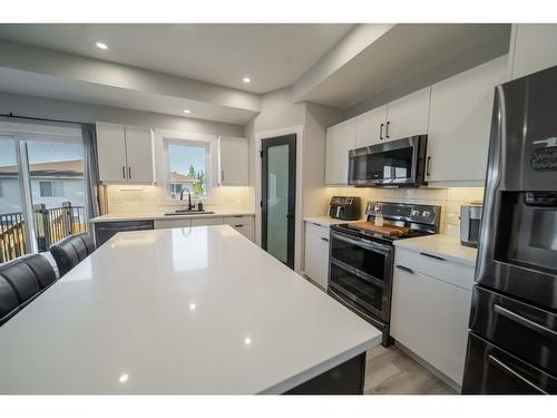 2992 Eagle Ridge Point N, Cranbrook, BC - Indoor Photo Showing Kitchen With Upgraded Kitchen