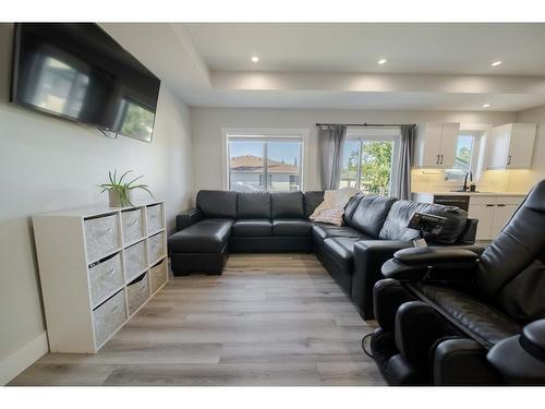 2992 Eagle Ridge Point N, Cranbrook, BC - Indoor Photo Showing Living Room