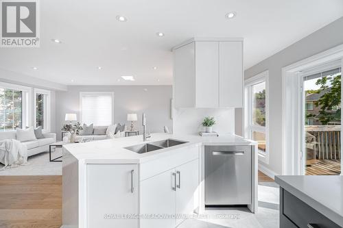 1575 Woodhenge Way, Mississauga, ON - Indoor Photo Showing Kitchen With Double Sink