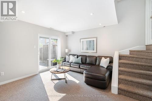 1575 Woodhenge Way, Mississauga, ON - Indoor Photo Showing Living Room