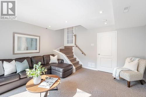 1575 Woodhenge Way, Mississauga, ON - Indoor Photo Showing Living Room