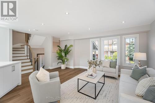 1575 Woodhenge Way, Mississauga, ON - Indoor Photo Showing Living Room