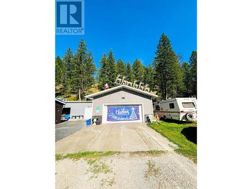 8256 Hobbitt Frontage Road, Radium Hot Springs, BC - Outdoor