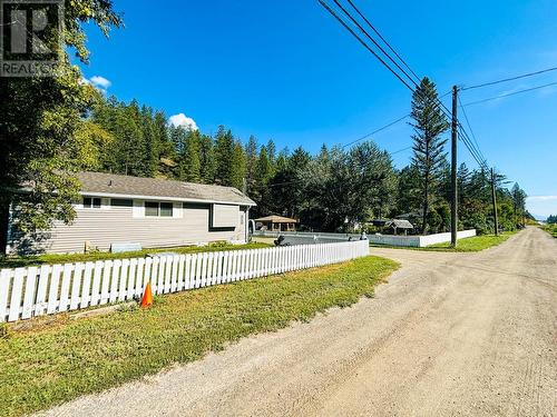 8256 Hobbitt Frontage Road, Radium Hot Springs, BC - Outdoor