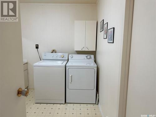 218 3Rd Avenue W, Coleville, SK - Indoor Photo Showing Laundry Room