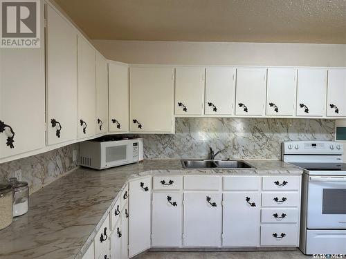 218 3Rd Avenue W, Coleville, SK - Indoor Photo Showing Kitchen With Double Sink