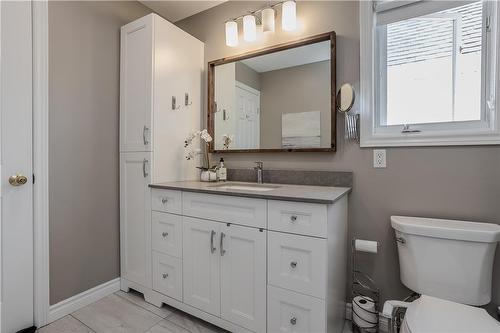 2057 Grovetree Lane, Burlington, ON - Indoor Photo Showing Bathroom