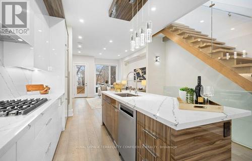 32 Florence Avenue, Toronto, ON - Indoor Photo Showing Kitchen With Upgraded Kitchen