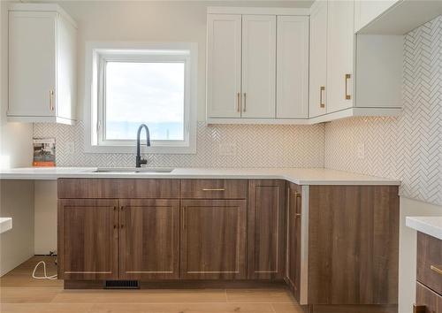 48 Harry Waytiuk Drive, East Selkirk, MB - Indoor Photo Showing Kitchen