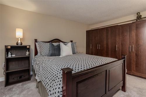 989 North Shore Boulevard W, Burlington, ON - Indoor Photo Showing Bedroom