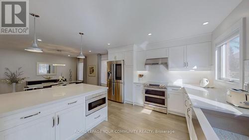 137 Longwater Chase, Markham (Unionville), ON - Indoor Photo Showing Kitchen With Upgraded Kitchen