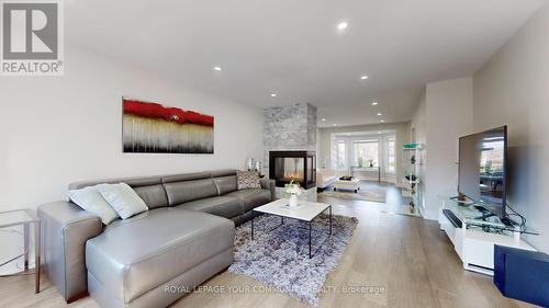 137 Longwater Chase, Markham, ON - Indoor Photo Showing Living Room