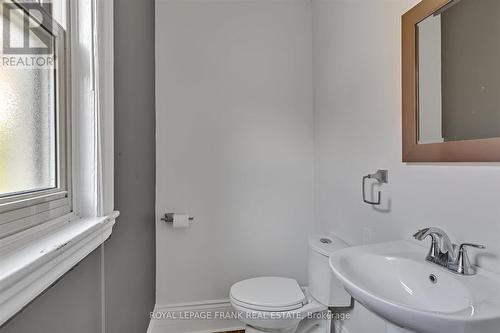 140 Antrim Street, Peterborough (Downtown), ON - Indoor Photo Showing Bathroom