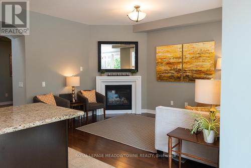 84 Reynolds Crescent, Aurora (Bayview Northeast), ON - Indoor Photo Showing Living Room With Fireplace