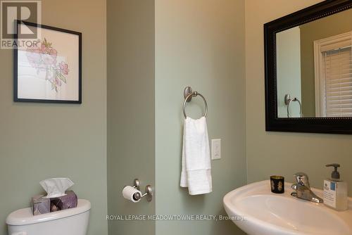 84 Reynolds Crescent, Aurora (Bayview Northeast), ON - Indoor Photo Showing Bathroom