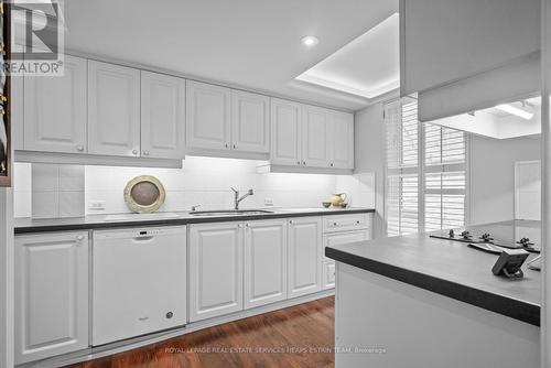 5 - 105 Heath Street W, Toronto (Yonge-St. Clair), ON - Indoor Photo Showing Kitchen