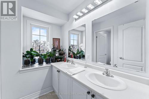 2 Amaranth Court, Richmond Hill, ON - Indoor Photo Showing Bathroom