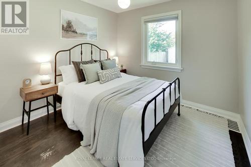 130 Wesley Street, Toronto (Stonegate-Queensway), ON - Indoor Photo Showing Bedroom