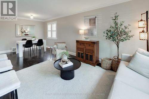 130 Wesley Street, Toronto (Stonegate-Queensway), ON - Indoor Photo Showing Living Room