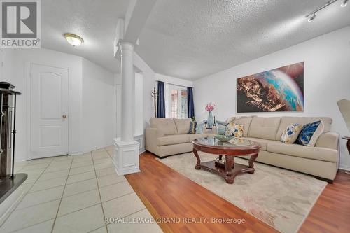 37 Fiddleneck Crescent, Brampton, ON - Indoor Photo Showing Living Room