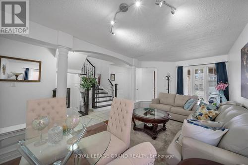 37 Fiddleneck Crescent, Brampton, ON - Indoor Photo Showing Living Room