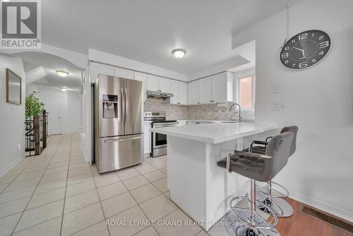 37 Fiddleneck Crescent, Brampton, ON - Indoor Photo Showing Kitchen With Stainless Steel Kitchen With Upgraded Kitchen