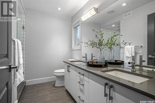 522A 6Th Street E, Saskatoon, SK - Indoor Photo Showing Bathroom