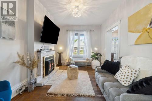 197 Wentworth Street S, Hamilton (Stinson), ON - Indoor Photo Showing Living Room With Fireplace