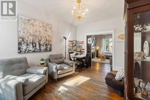 197 Wentworth Street S, Hamilton (Stinson), ON - Indoor Photo Showing Living Room